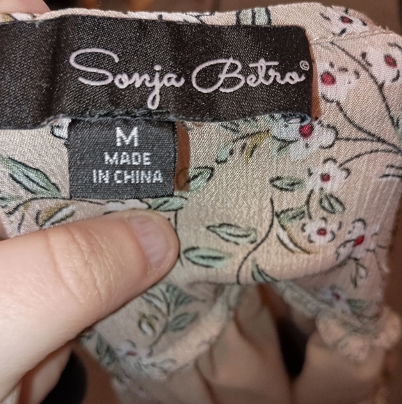 2/$30 Chic Y2K Cottage Ruffled Floral SONJA BETRO cold shoulder top (#1,104) - Picture 2 of 12